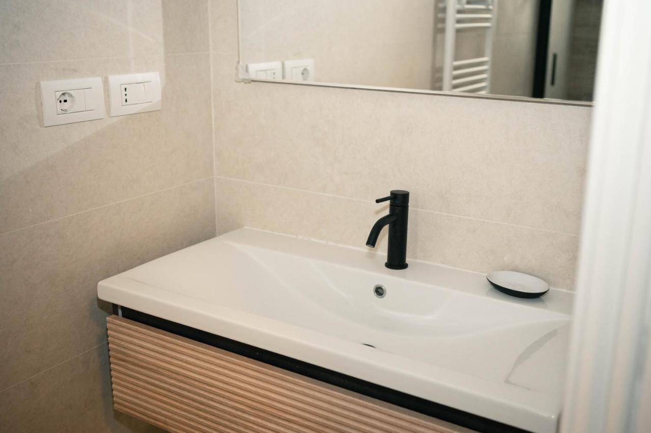 Black Marble - Design Apartment Bari Buitenkant foto