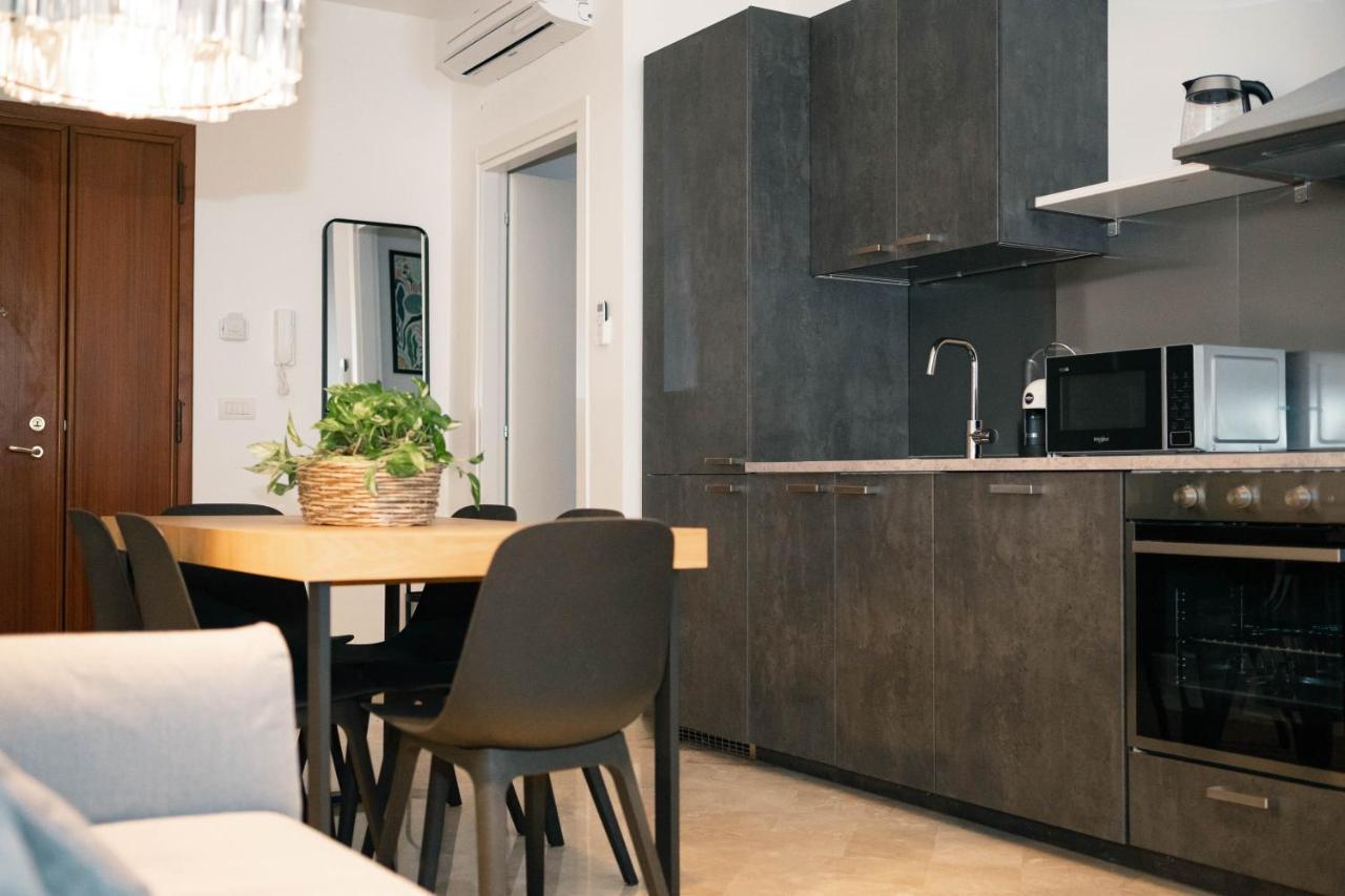 Black Marble - Design Apartment Bari Buitenkant foto