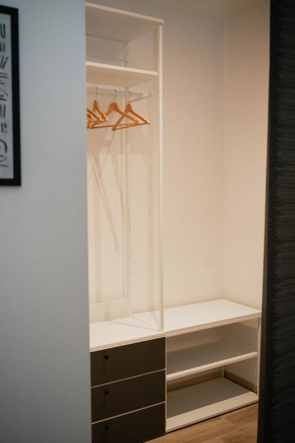 Black Marble - Design Apartment Bari Buitenkant foto
