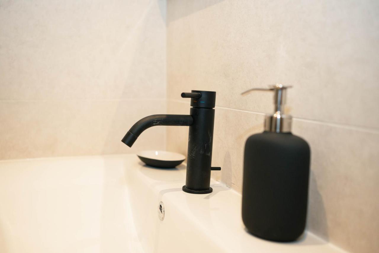 Black Marble - Design Apartment Bari Buitenkant foto